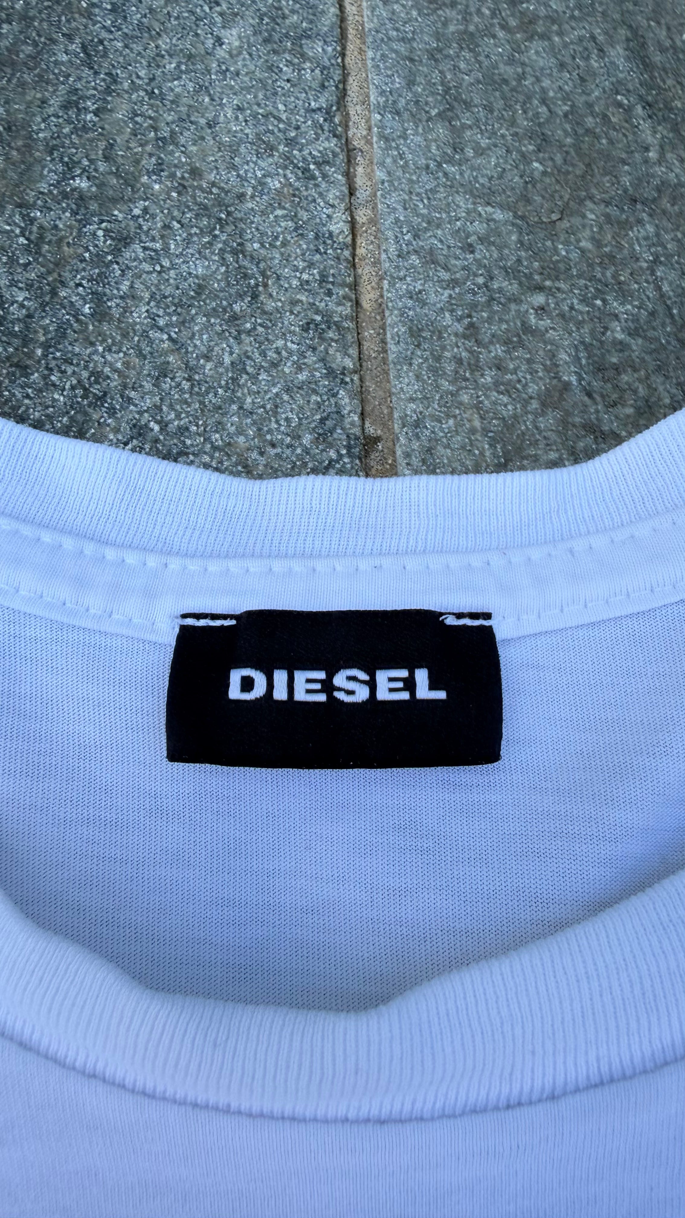 WHITE DIESEL GRAPHIC TEE SIZE M