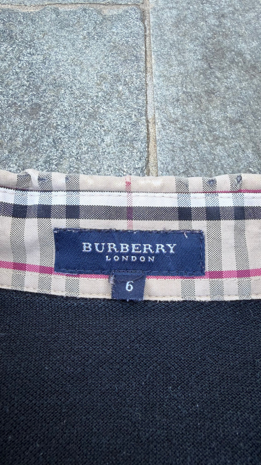 BLACK BURBERRY POLO SIZE M