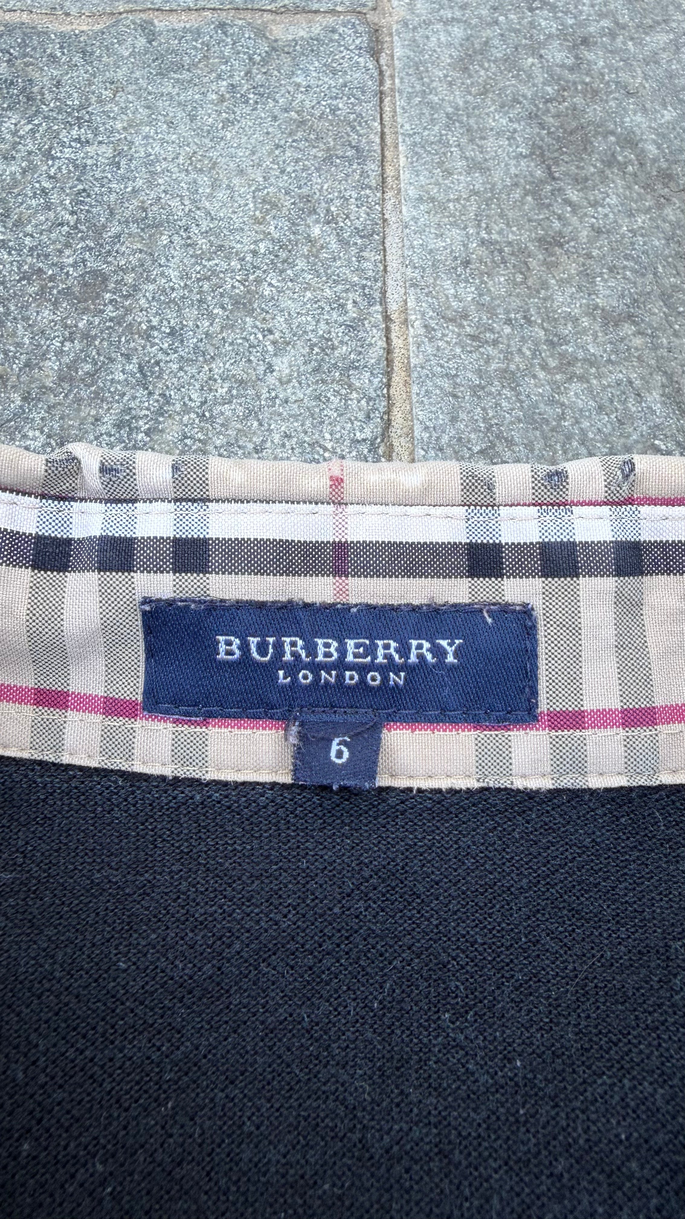 BLACK BURBERRY POLO SIZE M