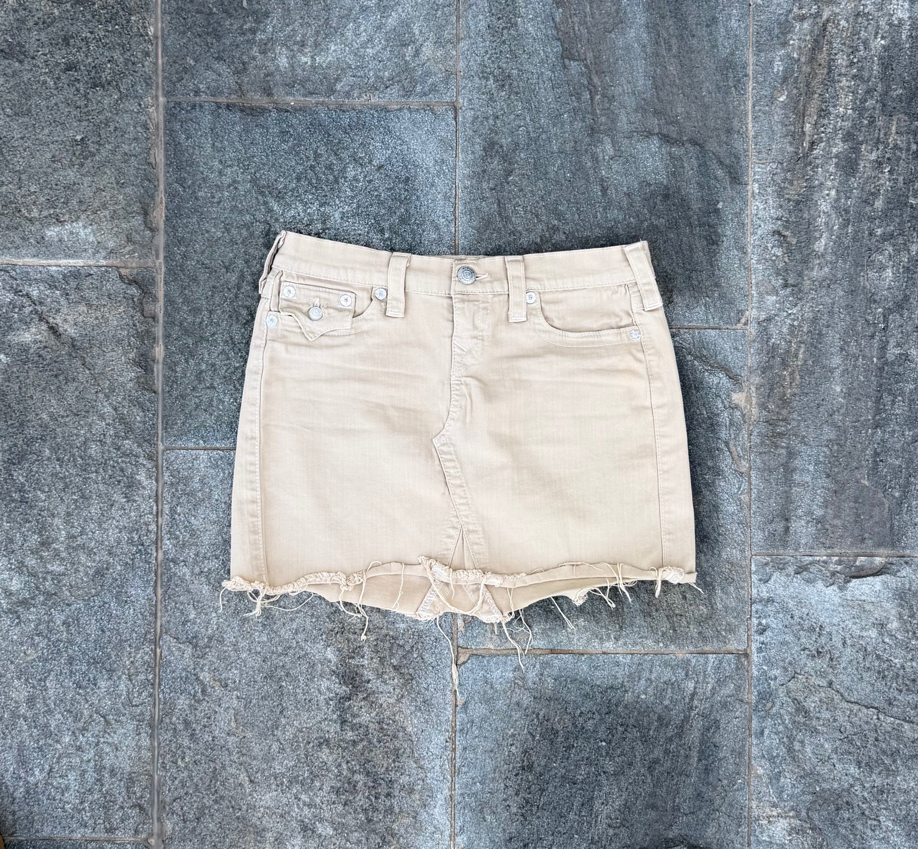 CREME TRUE RELIGION SKIRT SIZE S (W)